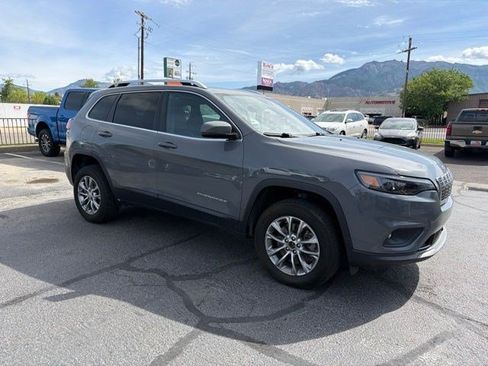 Used 2021 Jeep Cherokee Latitude Lux w/ Sun & Sound Group AWD/4WD image 3