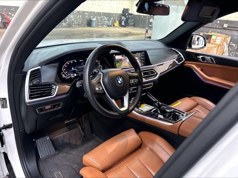 Used 2022 BMW X5 xDrive45e w/ Luxury Seating Package AWD/4WD image 16