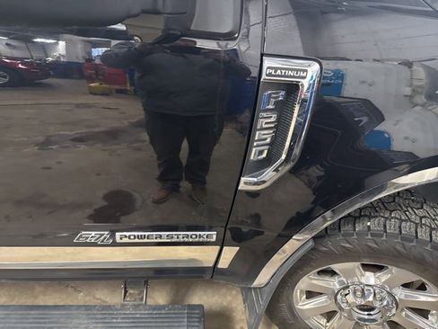 Used 2019 Ford F250 Platinum w/ Platinum Ultimate Package image 5