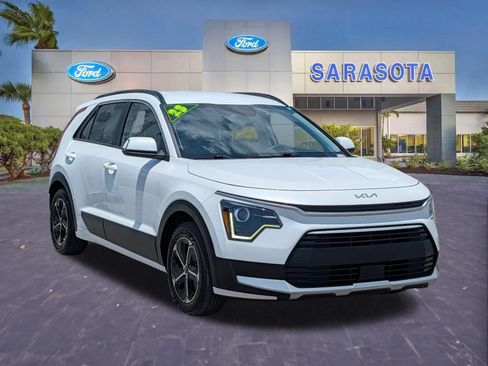 Used 2023 Kia Niro EX FWD image 1