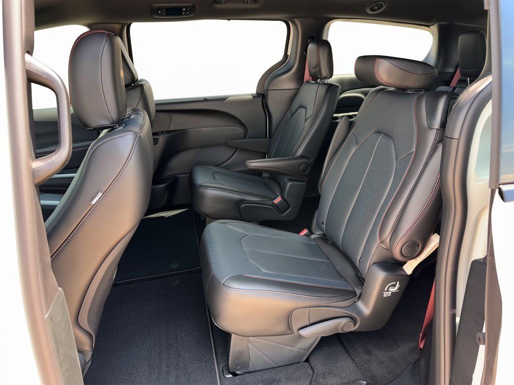 New 2027 Chrysler Pacifica Select FWD image 24