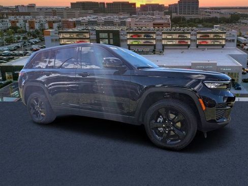 New 2025 Jeep Grand Cherokee Altitude image 1