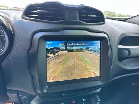 Used 2022 Jeep Renegade Altitude AWD/4WD image 18