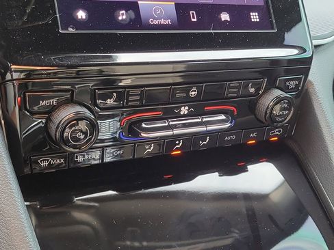 New 2025 Jeep Grand Cherokee Laredo w/ Luxury Tech Group I image 25