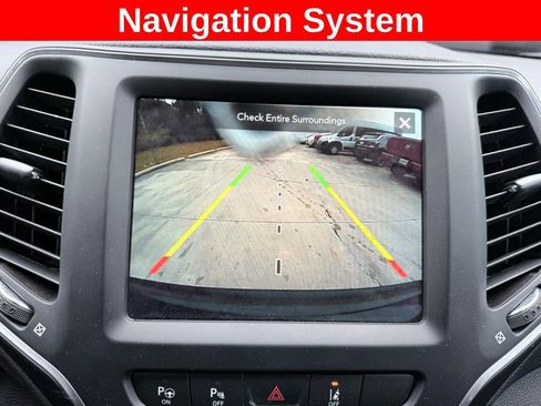 Used 2023 Jeep Cherokee Altitude Lux image 17