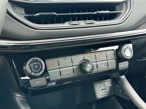 New 2026 Jeep Compass Latitude image 10