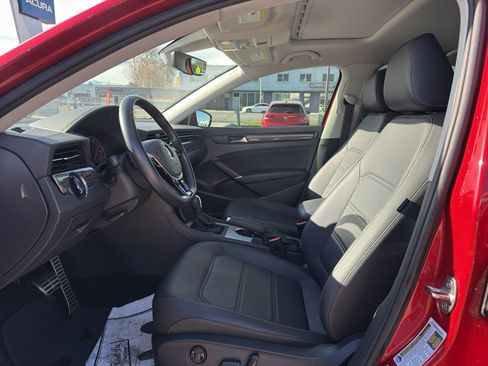 Used 2020 Volkswagen Passat 2.0T R-Line image 11