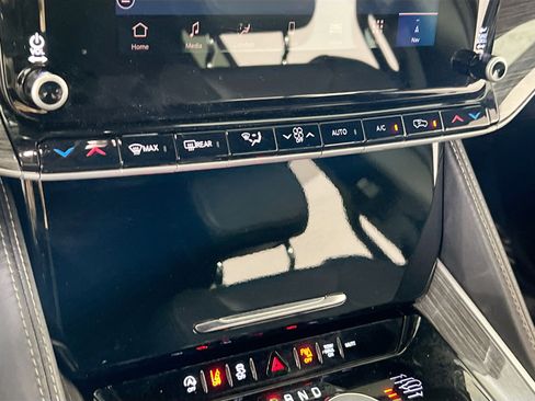 Used 2022 Jeep Wagoneer Series III image 16