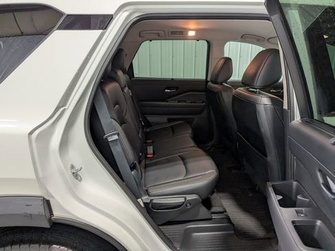 Used 2023 Nissan Pathfinder SL w/ Black Appearance Package AWD/4WD image 29