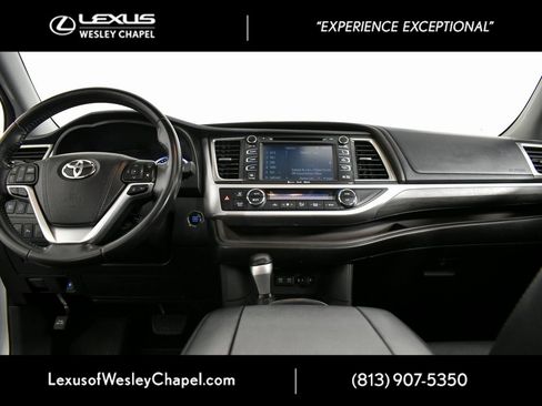 Used 2017 Toyota Highlander Limited image 28