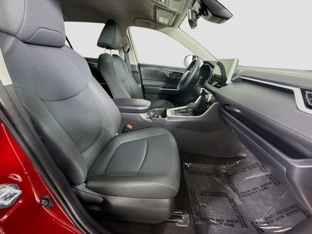 Certified 2025 Toyota RAV4 LE AWD/4WD image 28