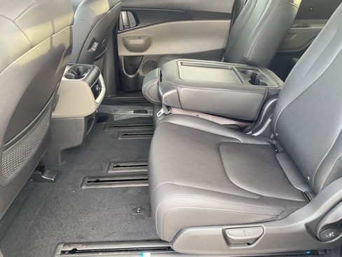 New 2026 Kia Carnival LXS image 15