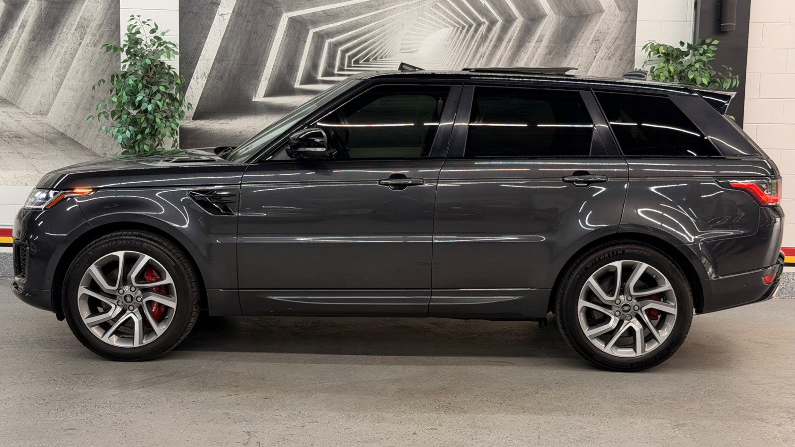 Used 2018 Land Rover Range Rover Sport HSE Dynamic AWD/4WD image 5
