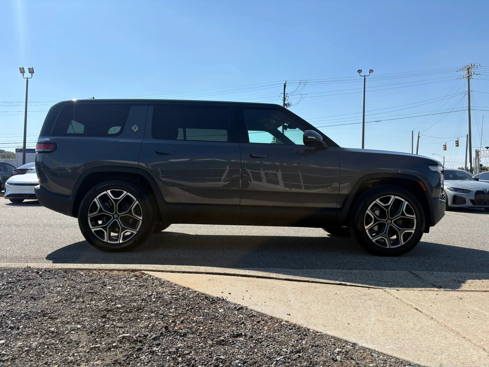 Used 2025 Rivian R1S Adventure Dual AWD/4WD image 20