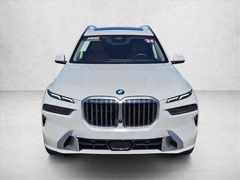Used 2025 BMW X7 xDrive40i w/ Premium Package image 2