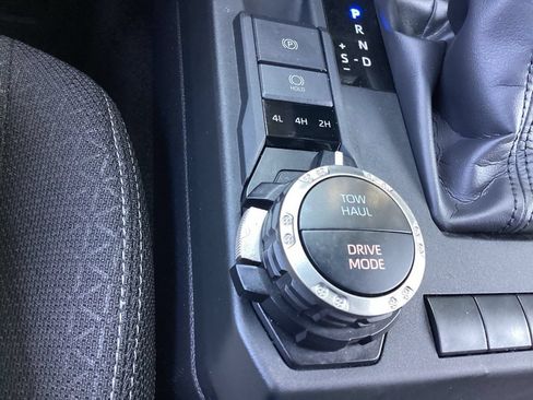 Used 2025 Toyota 4Runner SR5 AWD/4WD image 18