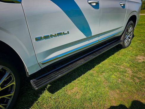 New 2026 GMC Yukon XL Denali w/ Denali Reserve Package AWD/4WD image 9
