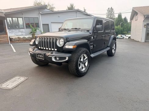 Used 2019 Jeep Wrangler Unlimited Sahara w/ Uconnect 4C Nav & Sound Group AWD/4WD image 1