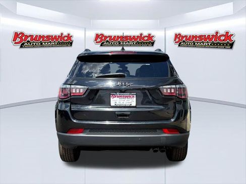 Certified 2021 Jeep Compass Latitude w/ Sun and Sound Group FWD image 5