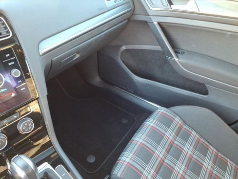 Used 2018 Volkswagen GTI SE image 25