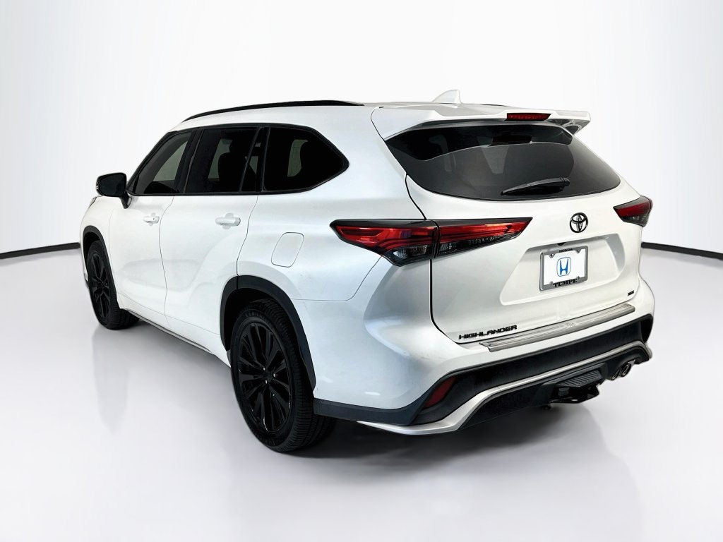 Used 2022 Toyota Highlander XSE FWD image 7
