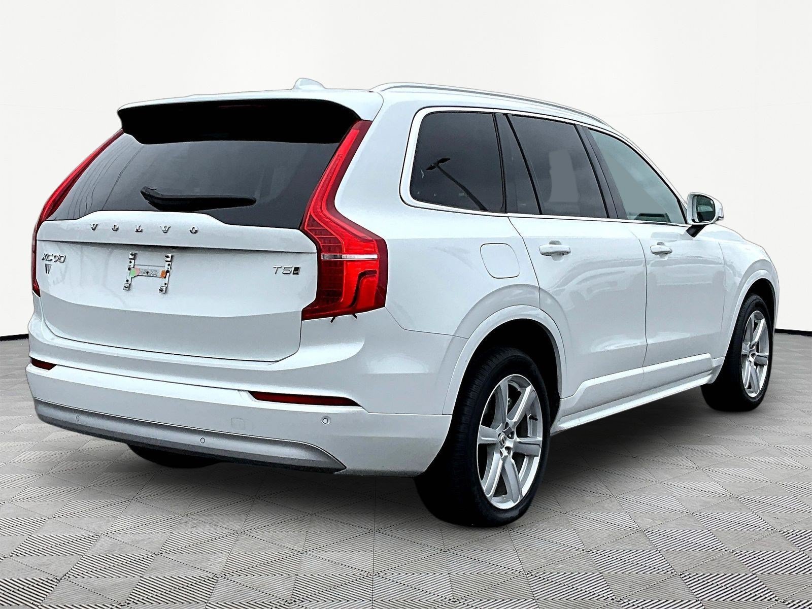 Used 2022 Volvo XC90 T5 Momentum AWD/4WD image 6