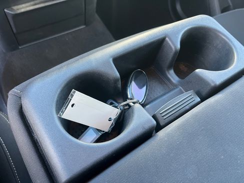 Used 2018 Nissan Titan SV image 30