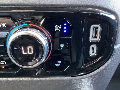 Used 2024 GMC Sierra 1500 SLT image 31