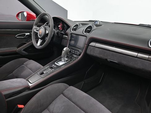 Used 2018 Porsche 718 Boxster GTS RWD image 11
