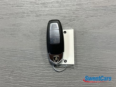 Used 2020 Lamborghini Urus image 56