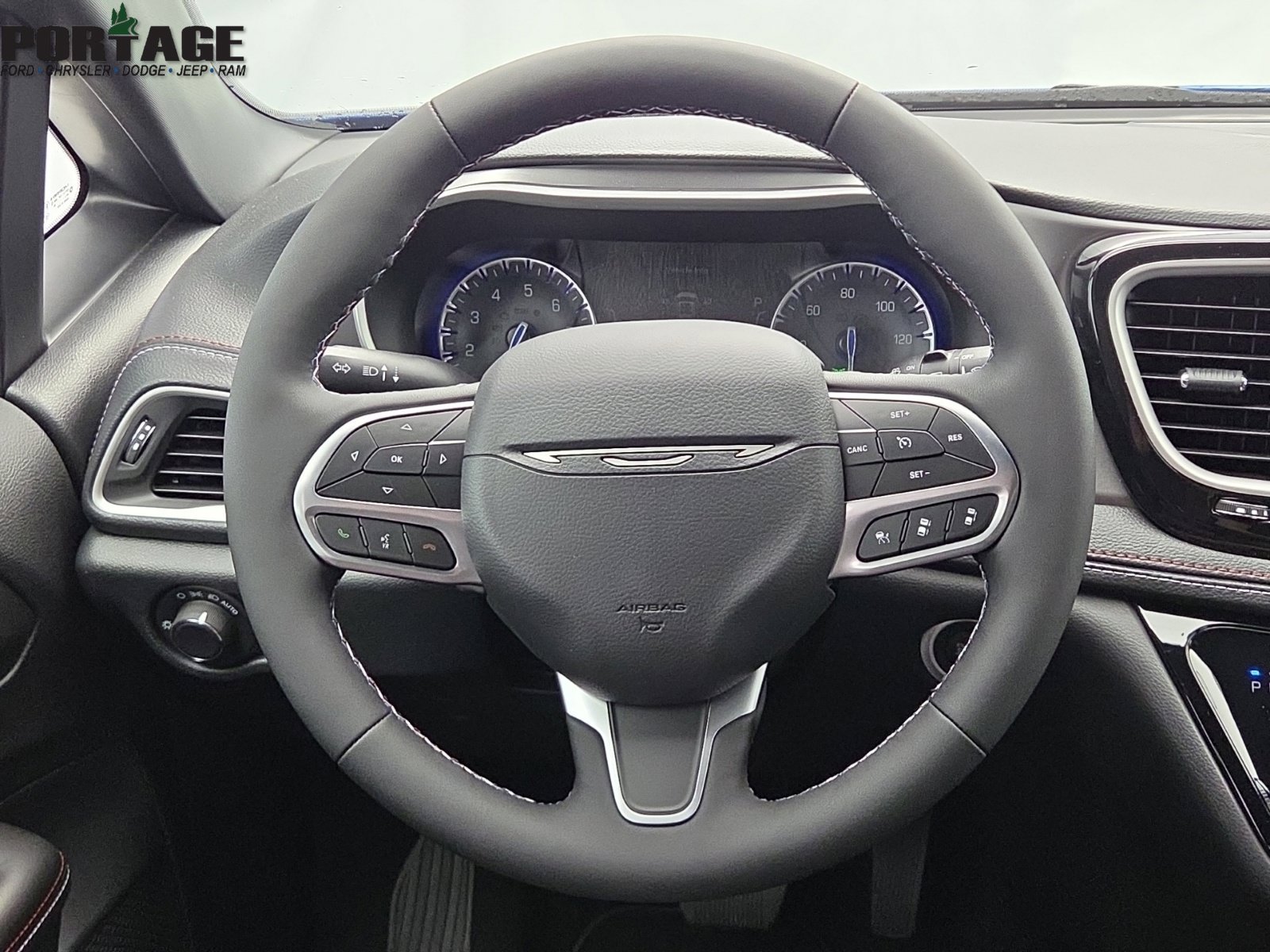 New 2027 Chrysler Pacifica Select AWD/4WD image 21