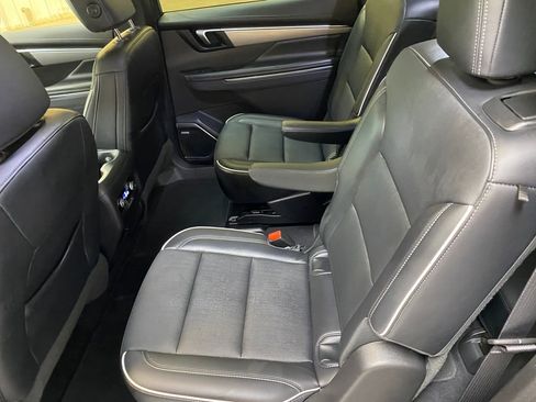Used 2025 Buick Enclave Preferred FWD image 23