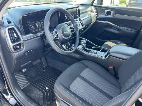 Used 2023 Kia Sorento LX image 5