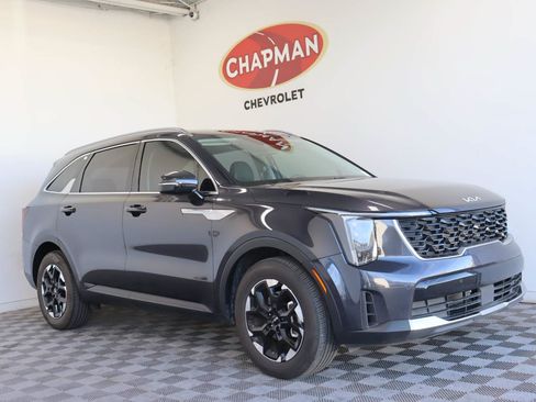 Used 2025 Kia Sorento S FWD image 1