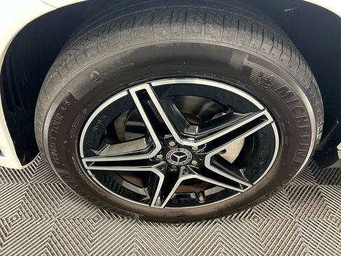 Used 2022 Mercedes-Benz GLE 350 4MATIC w/ AMG Line Exterior image 40