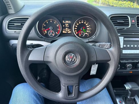Used 2010 Volkswagen Golf 4-Door image 28