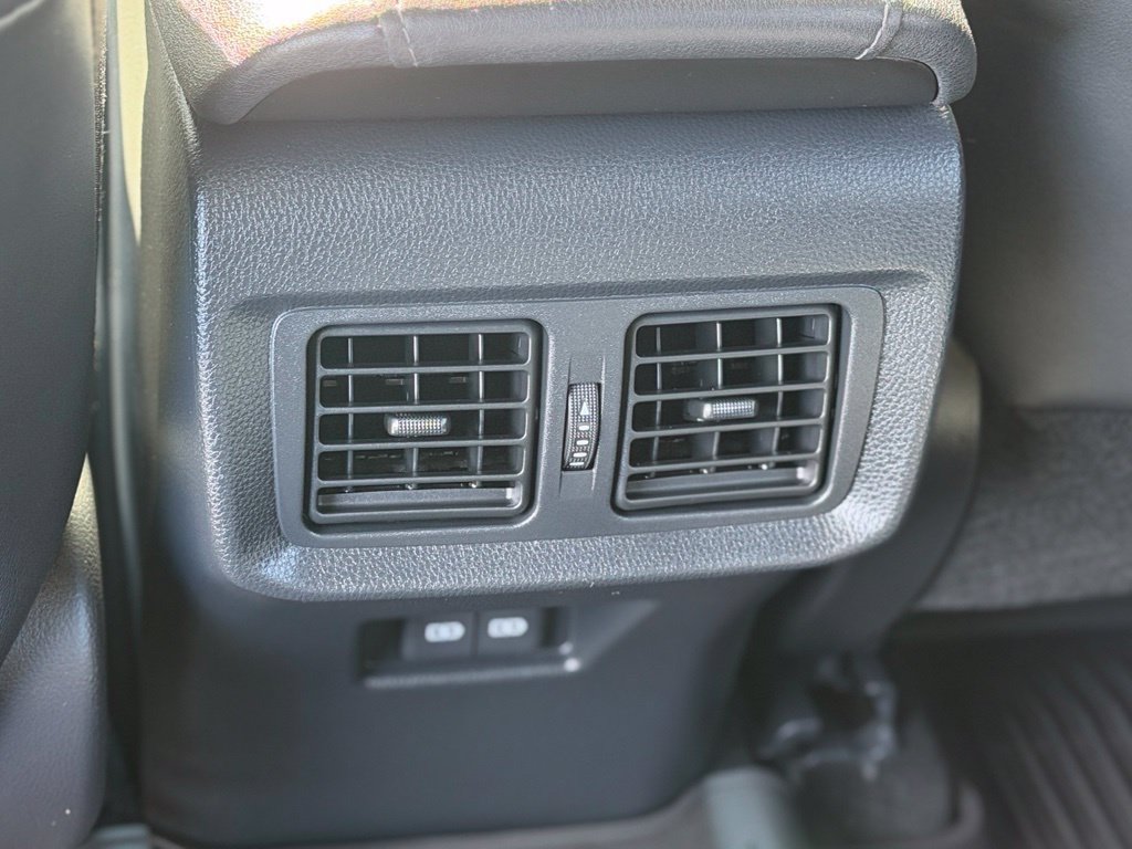 Certified 2024 Toyota Venza XLE AWD/4WD image 9
