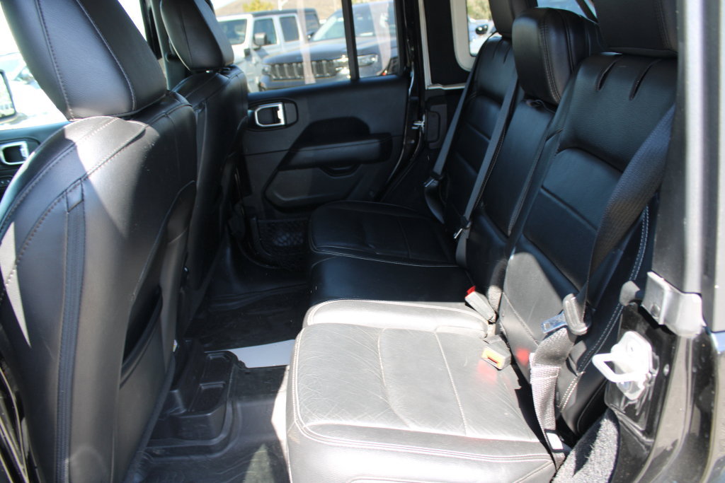 Used 2018 Jeep Wrangler Unlimited Sahara AWD/4WD image 14