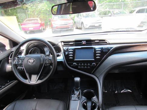 Used 2019 Toyota Camry LE FWD image 18