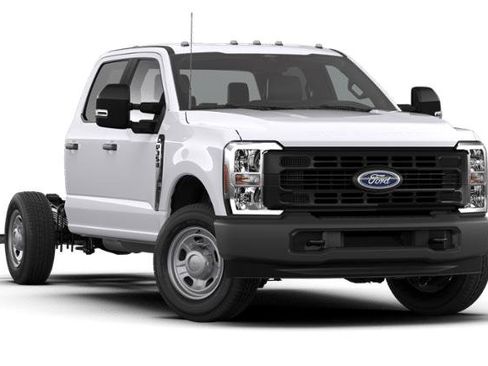 New 2026 Ford F350 XL w/ XL Chrome Package image 4
