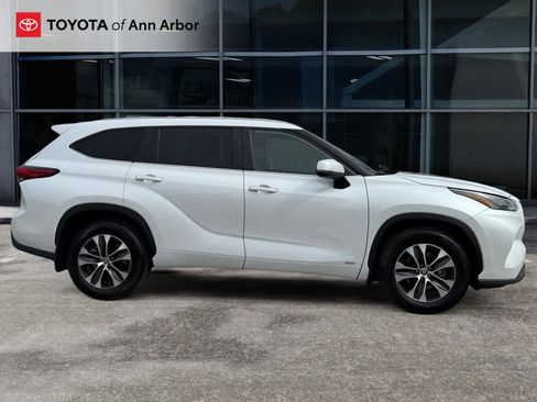 Used 2023 Toyota Highlander XLE image 13