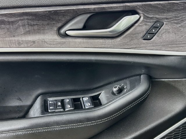 Used 2022 Jeep Grand Cherokee L Limited AWD/4WD image 22