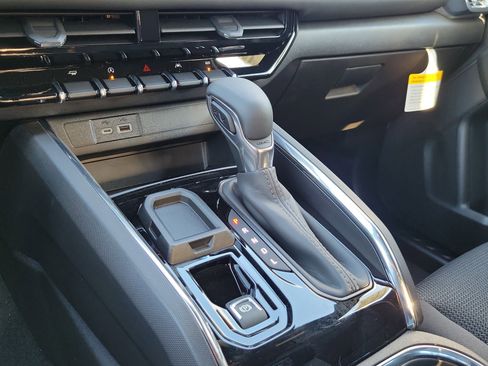 New 2025 GMC Canyon Elevation w/ Convenience Package image 11