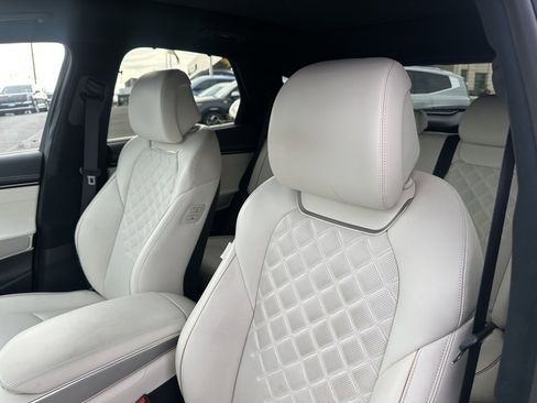 Used 2025 Genesis Electrified GV70 Advanced w/ Prestige Package image 12