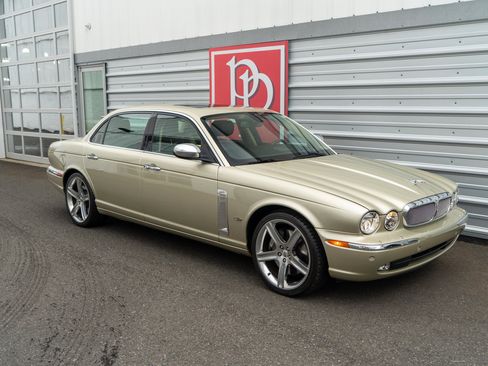 Used 2006 Jaguar XJ Vanden Plas Super V8 Portfolio RWD image 65