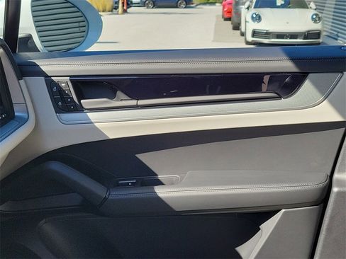 New 2026 Porsche Cayenne image 23