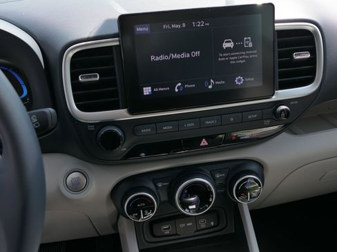 Used 2026 Hyundai Venue SEL FWD image 18