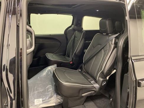 New 2026 Chrysler Pacifica Limited w/ S Appearance Package AWD/4WD image 21