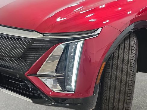 Certified 2024 Cadillac Lyriq Luxury AWD/4WD image 28