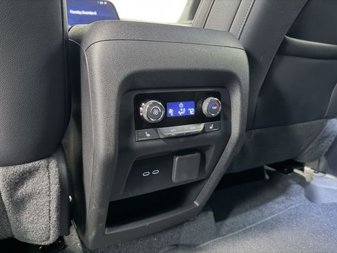 Used 2024 Chevrolet Traverse RS image 24